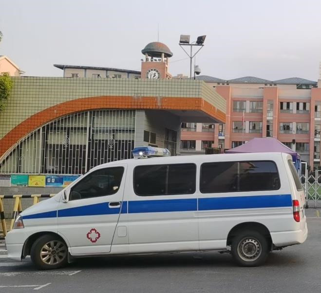 增城救护车出租护送骨折病人一公里多少钱